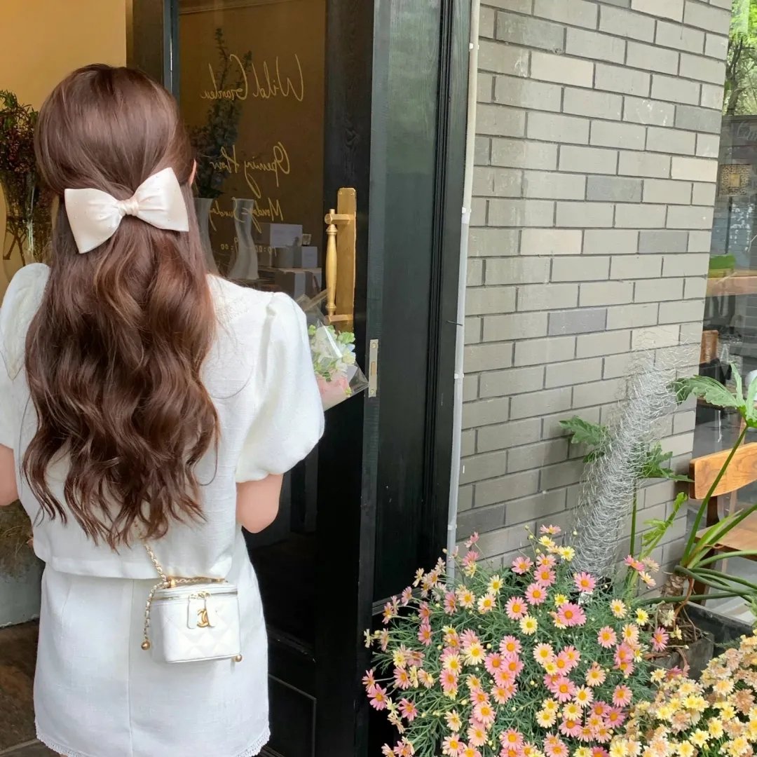 女服务员